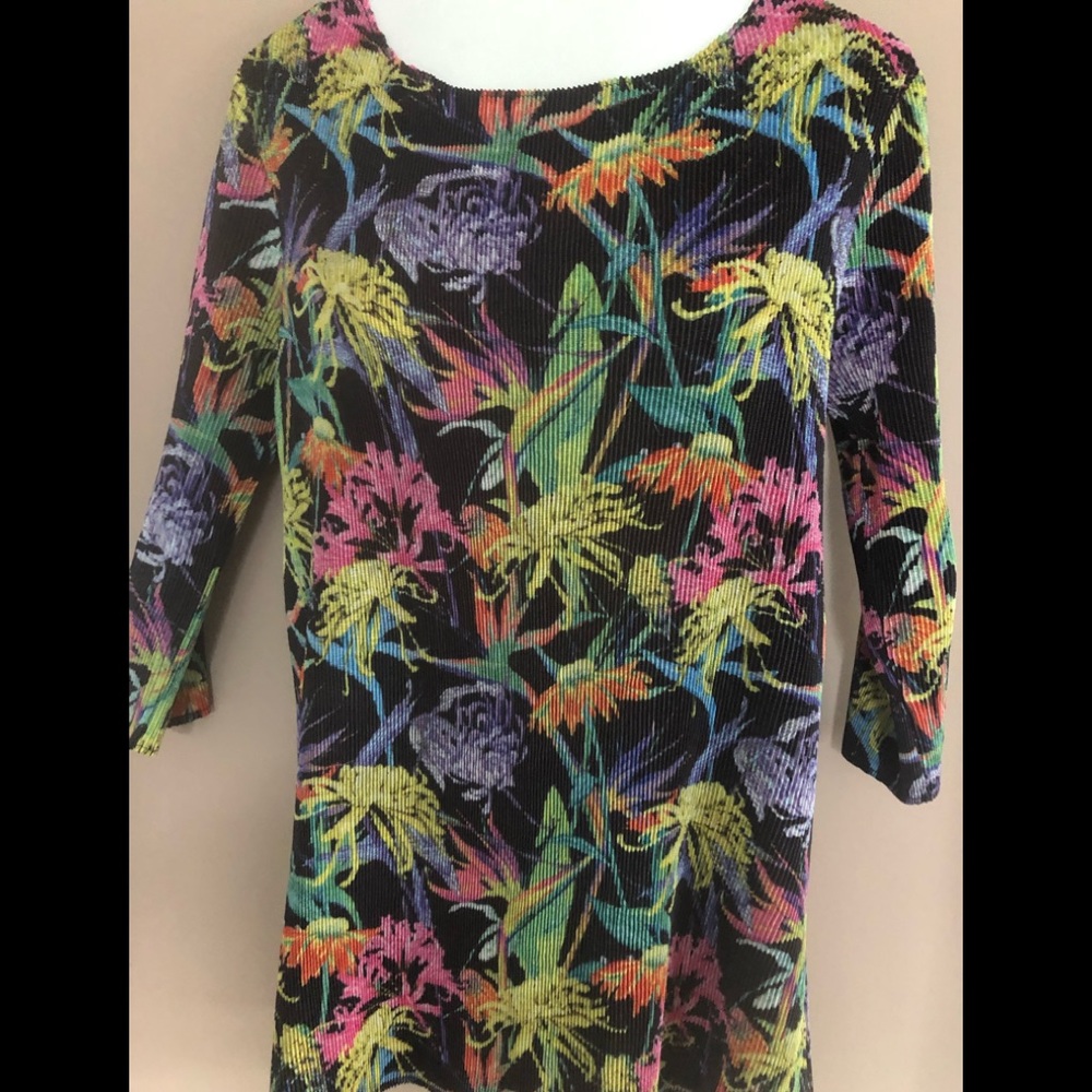 EUC  Berek Tropical Crinkle Top